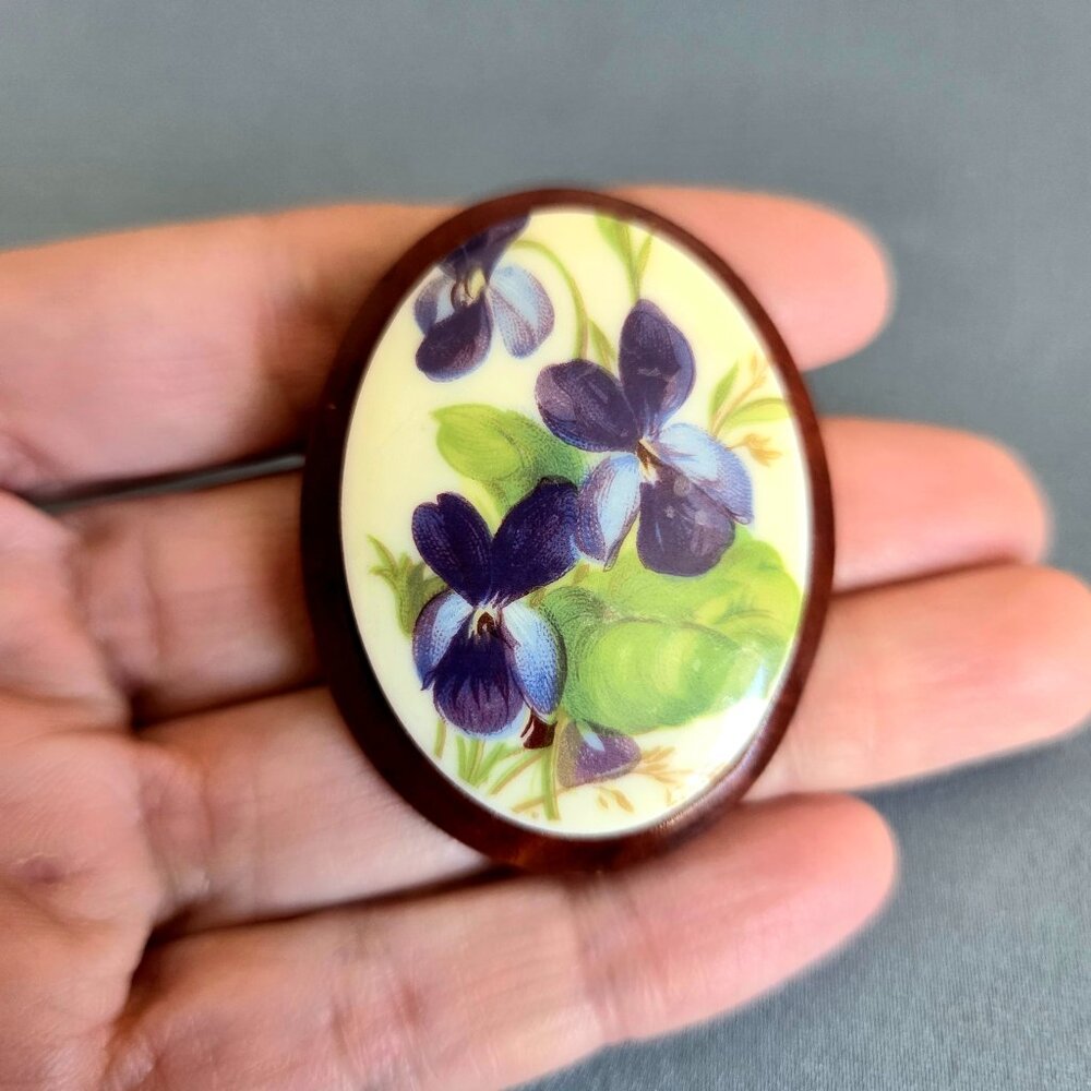 Vintage large oval plastic and wood cameo brooch with blue violet pansy flowers.